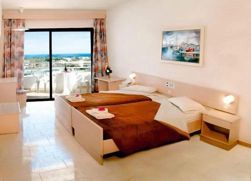 Standard Double room with balcony and with sea view (full double bed)