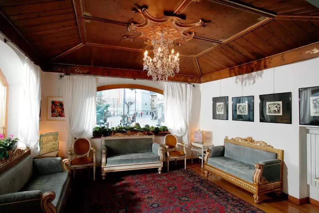Lobby & Reception