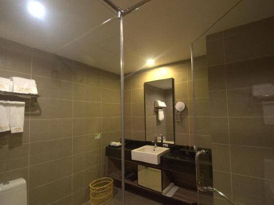 Grand Alora Hotel