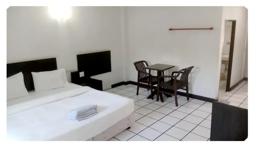 Thong Paeka Hotel - Chambres