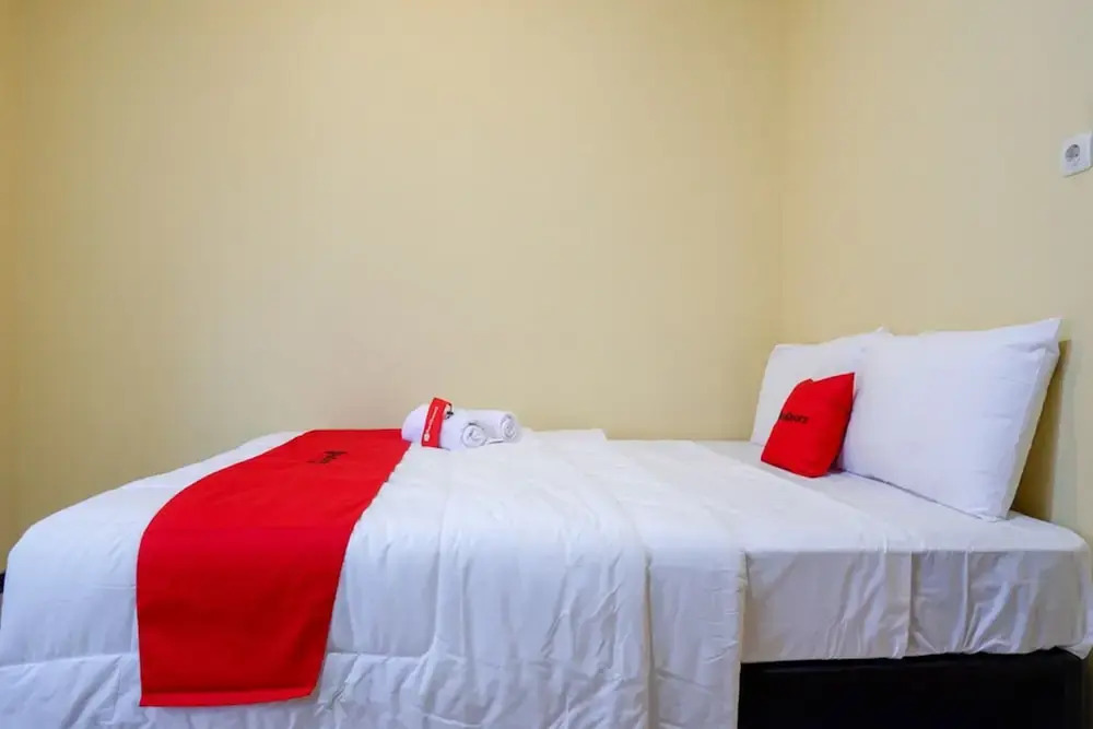 RedDoorz near Alun Alun Pati - фото 4