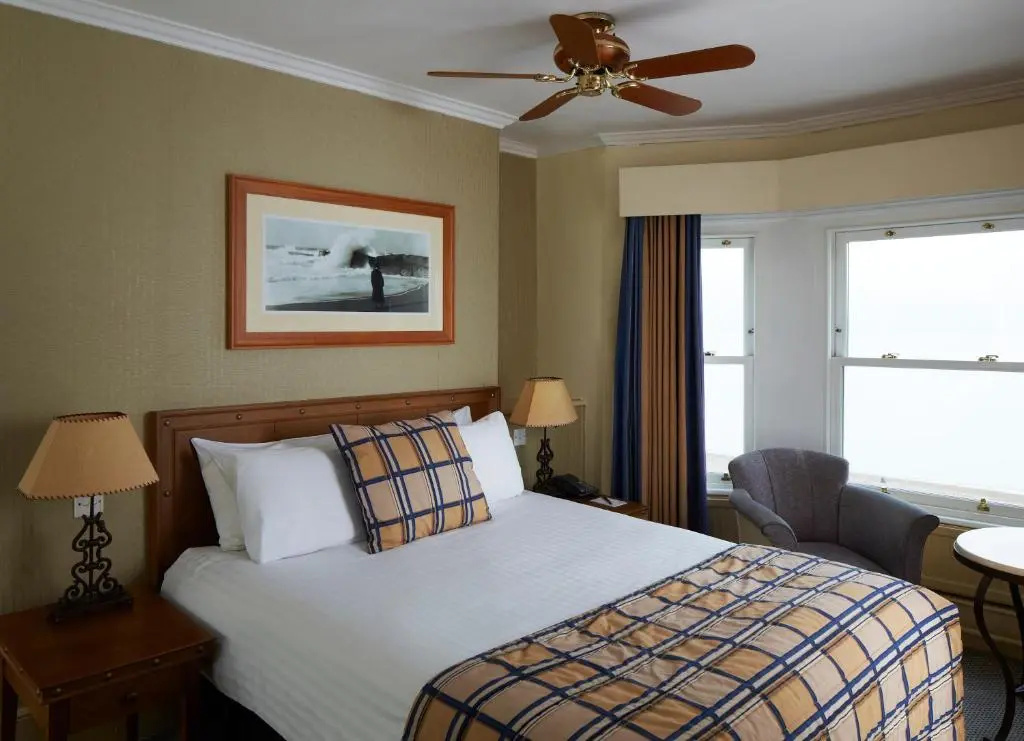 The Old Ship Hotel - Chambres