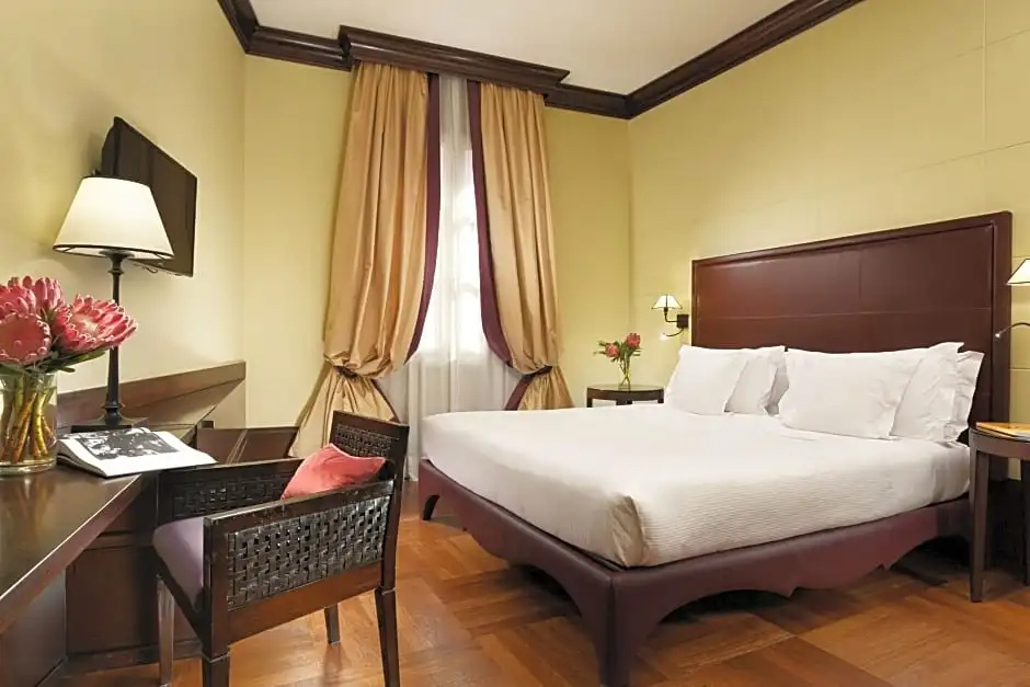 Double Suite (full double bed)