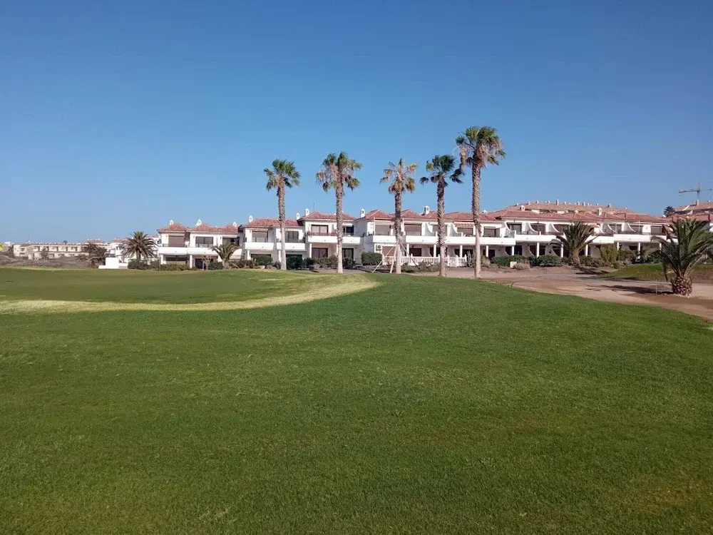 Front Line Seafront Apartment With all day Sun!