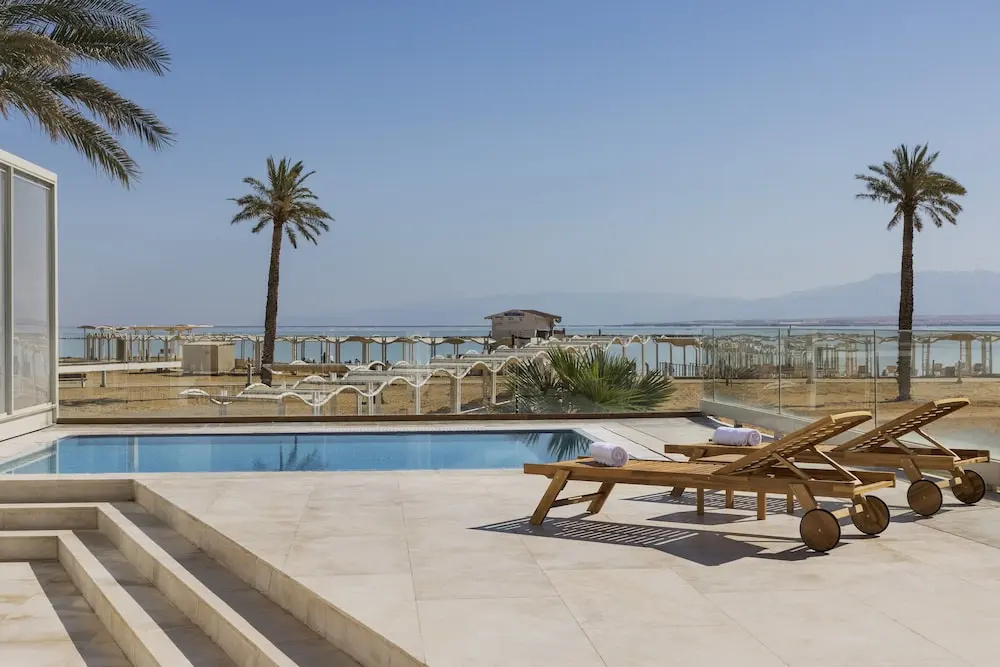 Double Villa with balcony (full double bed)