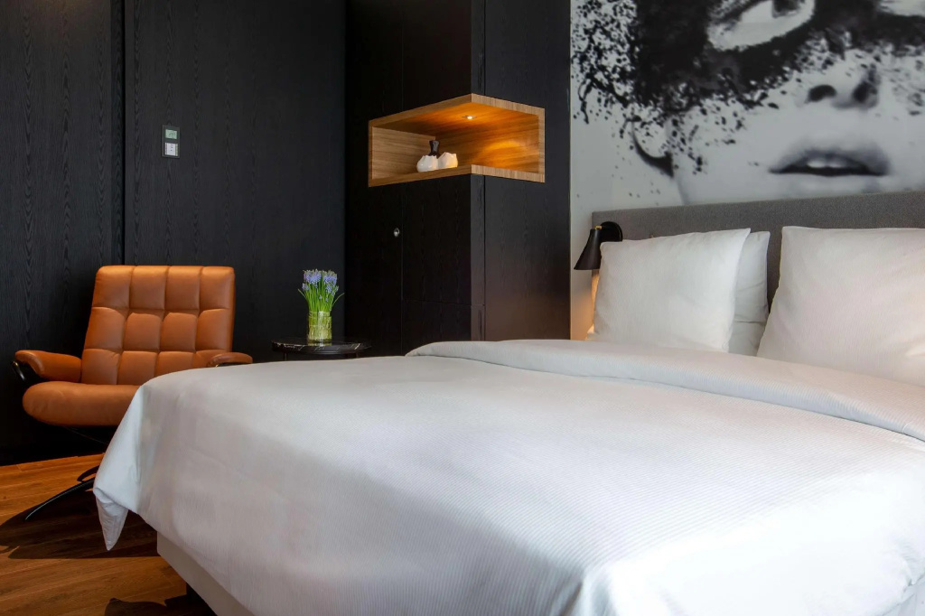 Double Suite with balcony (full double bed)