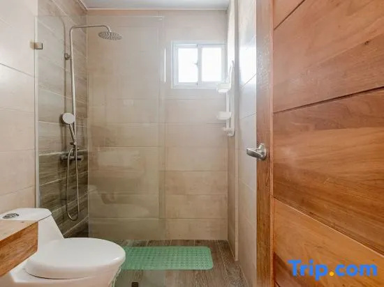 Modern 2BR Apartment Near Agora Mall