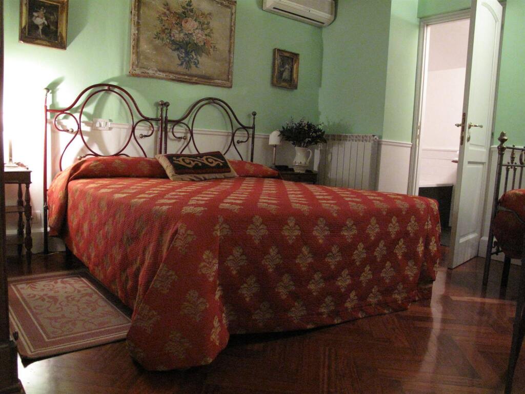 Guest House Arco dei Tolomei by null