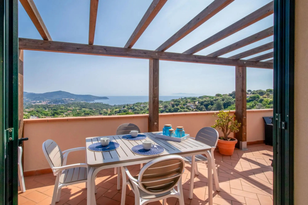 Just built with beautiful sea view, in the center of Capoliveri and equipped with every comfort-Casa Andreale