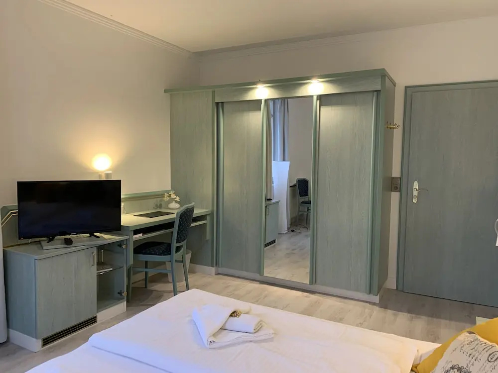 Comfort Double room with balcony and with garden view (full double bed)