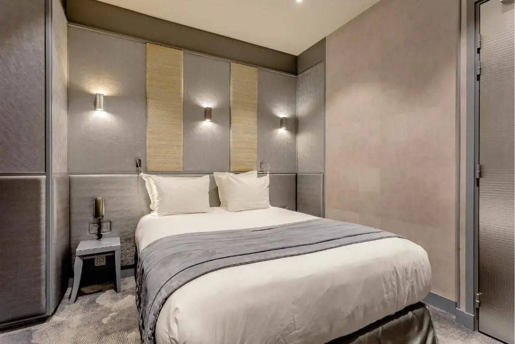 Deluxe Double room (full double bed)