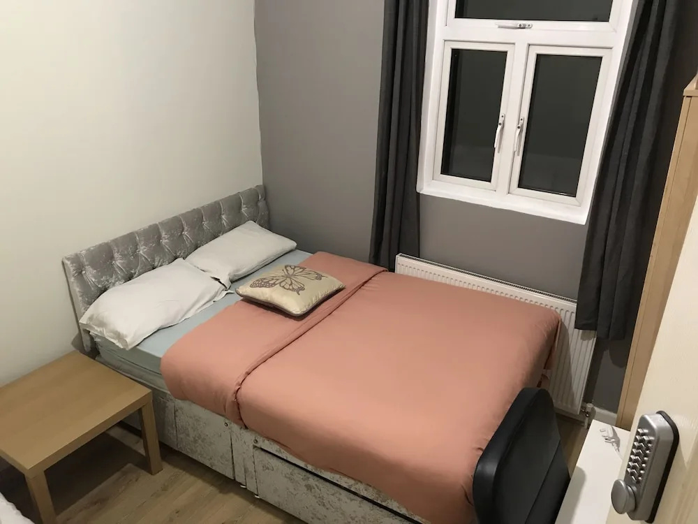 Rooms at 5 Hammersmith Road - Hostel
