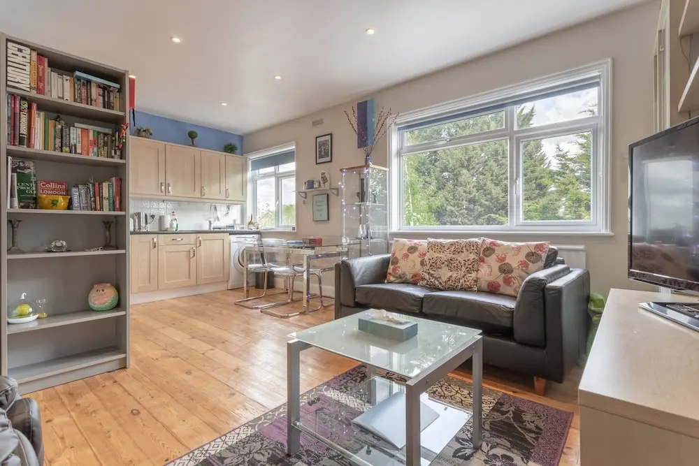 Spacious 2 Bedroom Flat in Acton