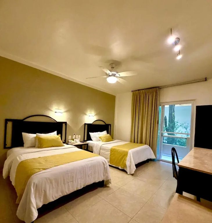 Standard Double room with balcony (full double bed)
