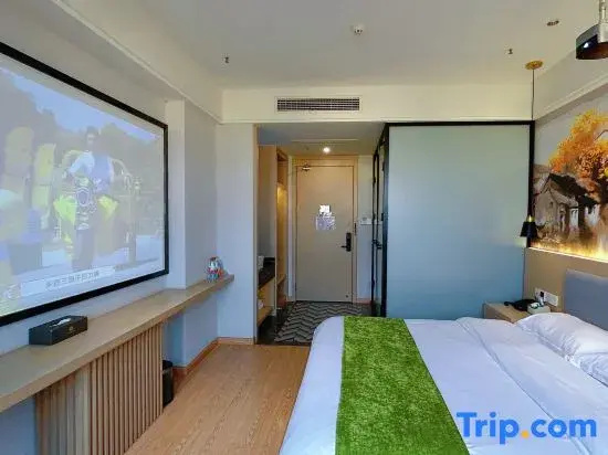 Standard Double room with courtyard view (full double bed)
