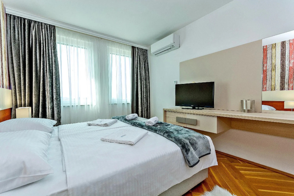 2 Bedrooms Deluxe Apartment