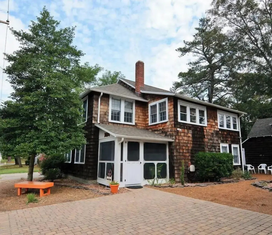 King Charles Avenue 604