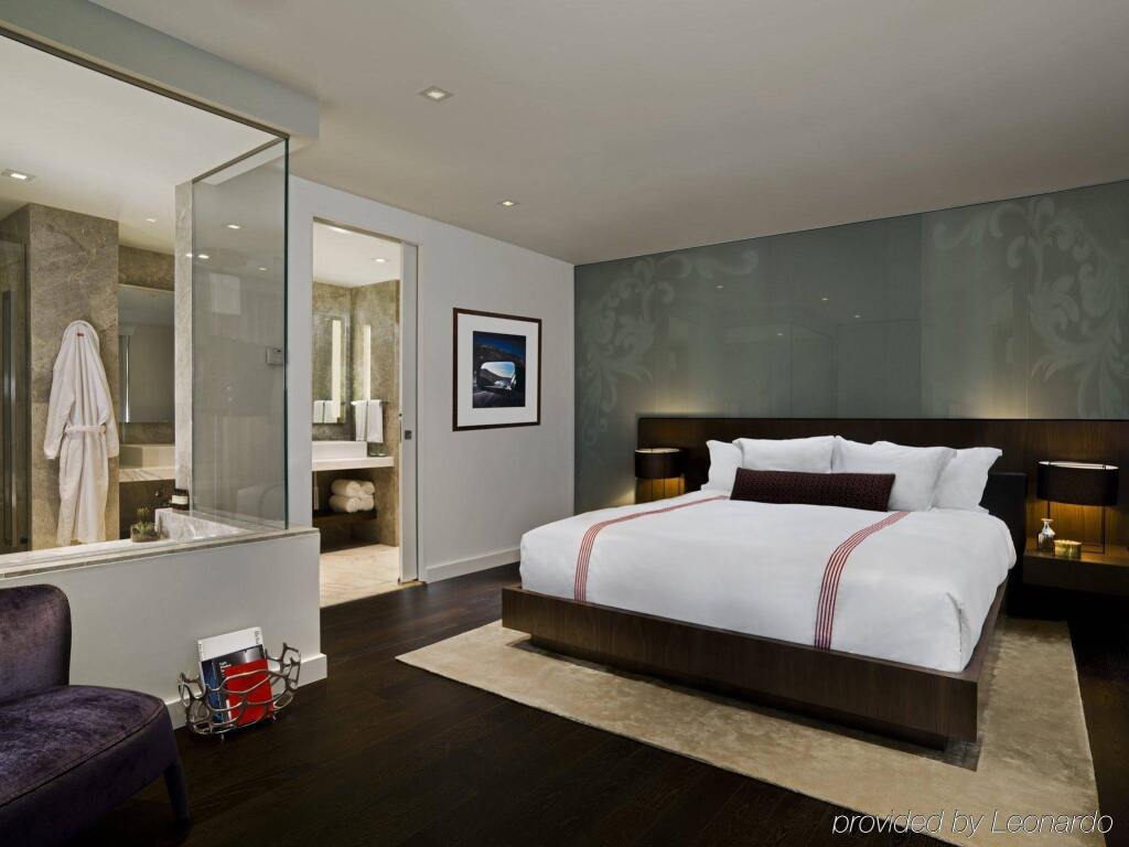 Thompson Toronto by null