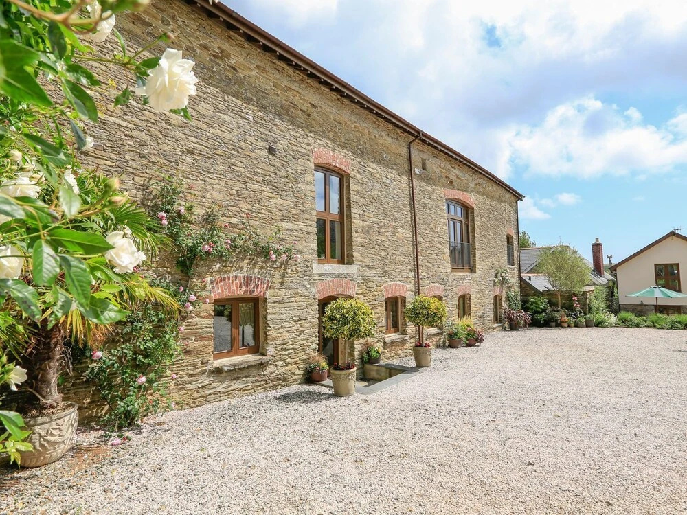 Easton Court - Large Character Barn Near Salcombe