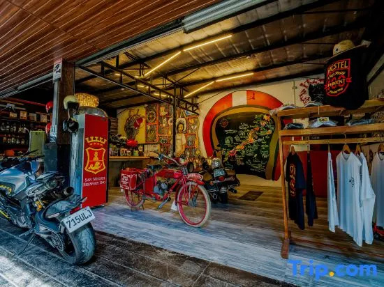 100% Cafe Moto Hostel