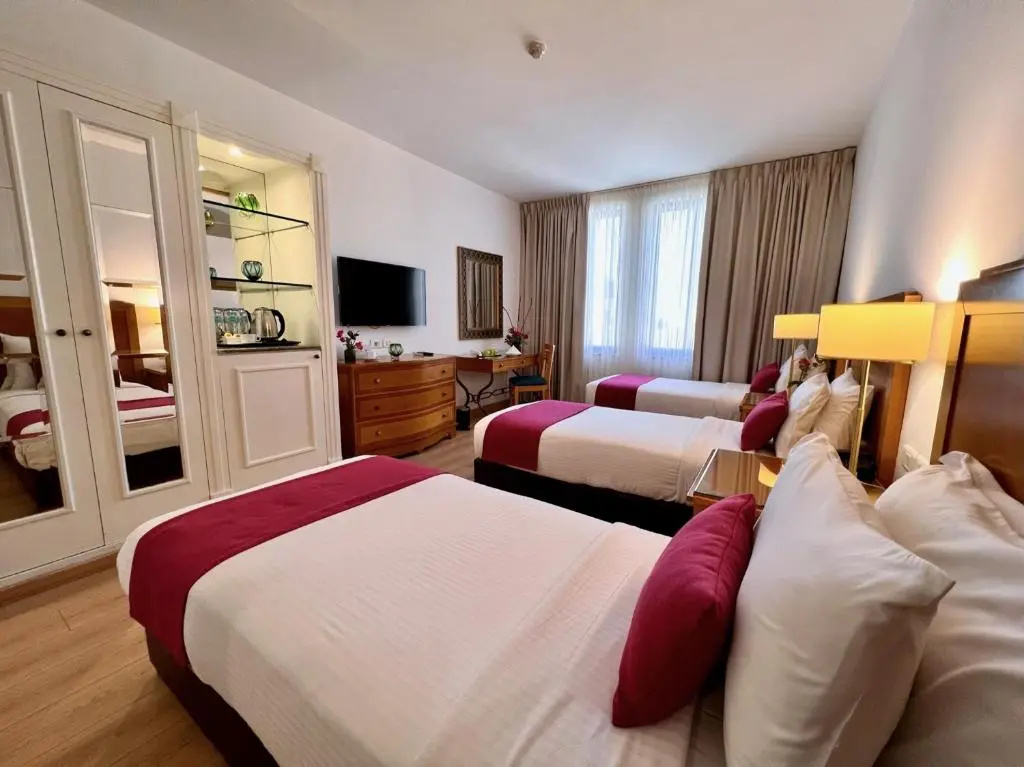 Standard Triple room