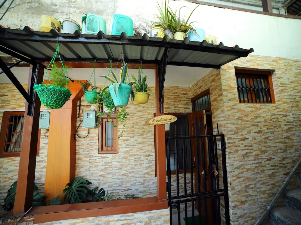 OYO 12794 Home Luxurious 1BHK Boileauganj