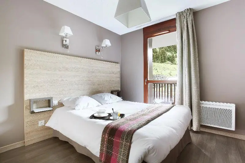 1 Bedroom Quadruple Apartment with balcony