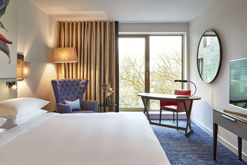 Hyatt Regency Amsterdam Room Type - Double room with view (full double bed)