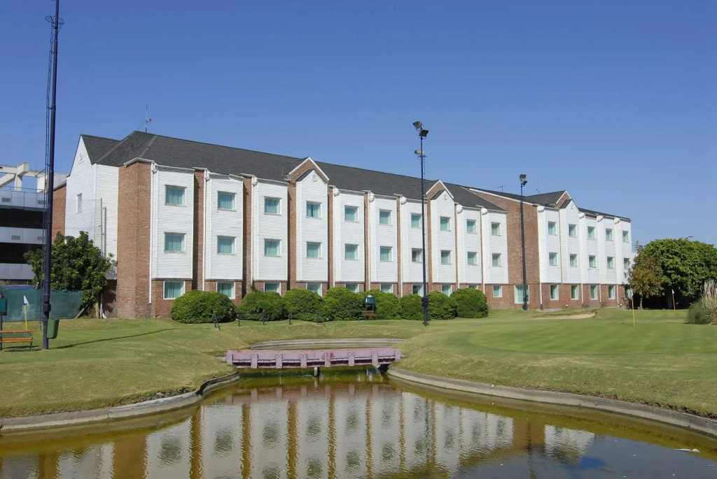 Aeroparque Inn and Suites