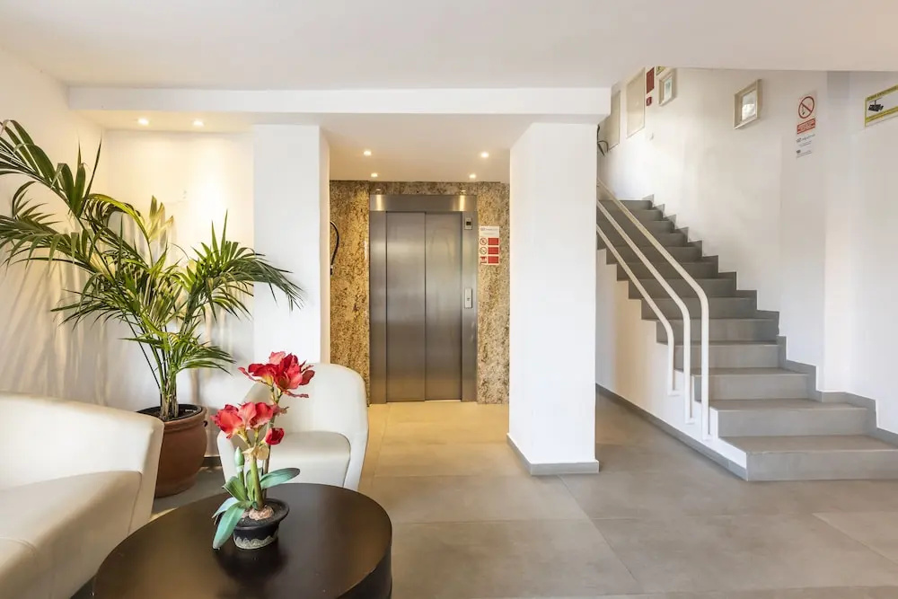 Lobby & Reception