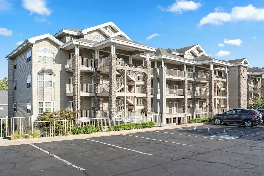 Shades of Branson Experience All the Best of Branson! Prime Location