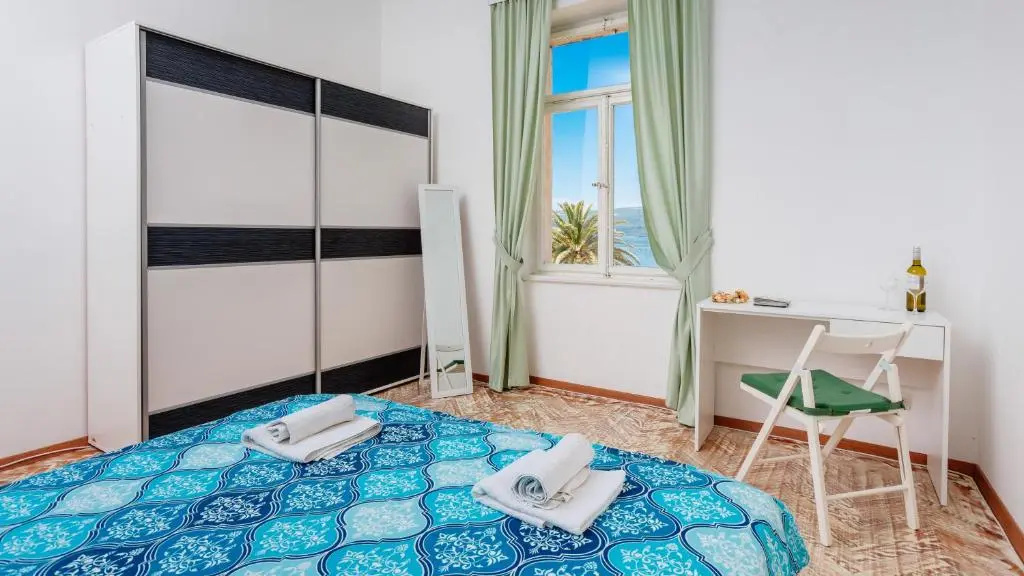 Standard Double room with sea view (full double bed)