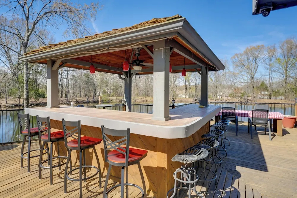 2 Private Pools! Stunning Southaven Group Getaway