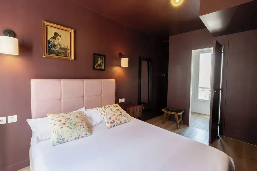 Deluxe Double room (full double bed)