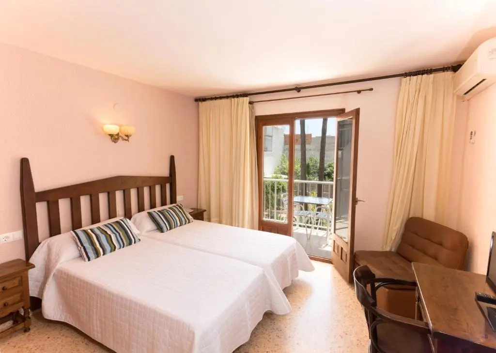 Standard Double room with garden view (full double bed)