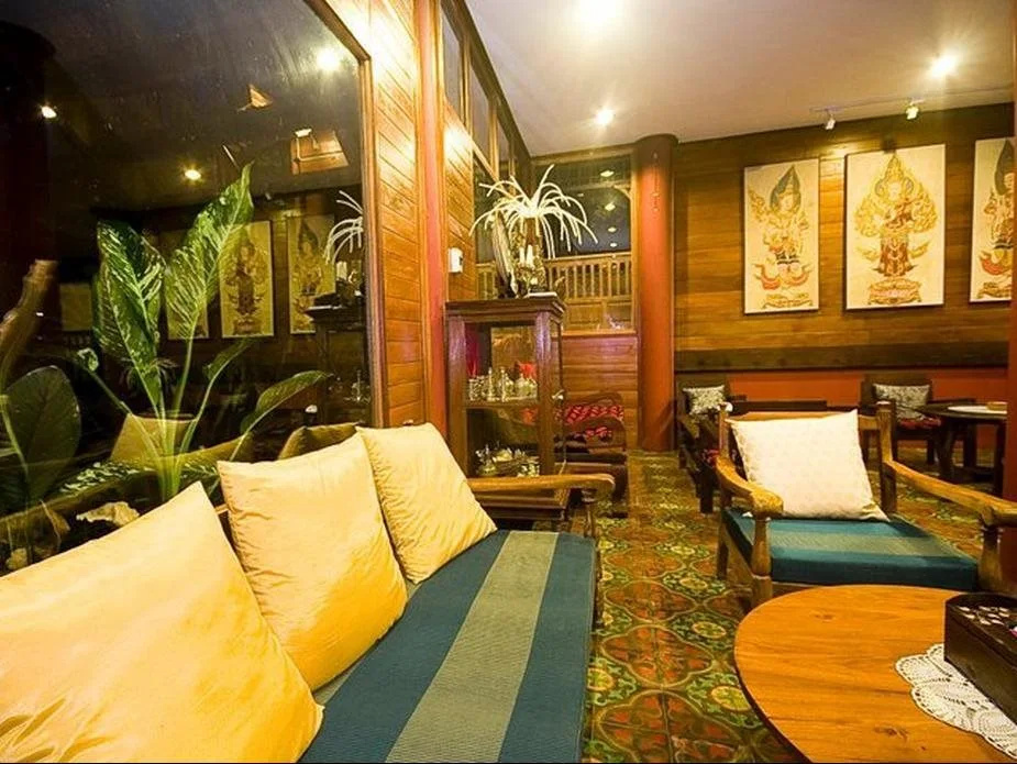 Lobby & Reception