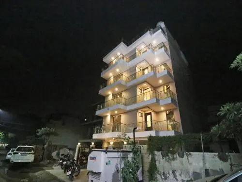 OYO Flagship 14542 Sector 46