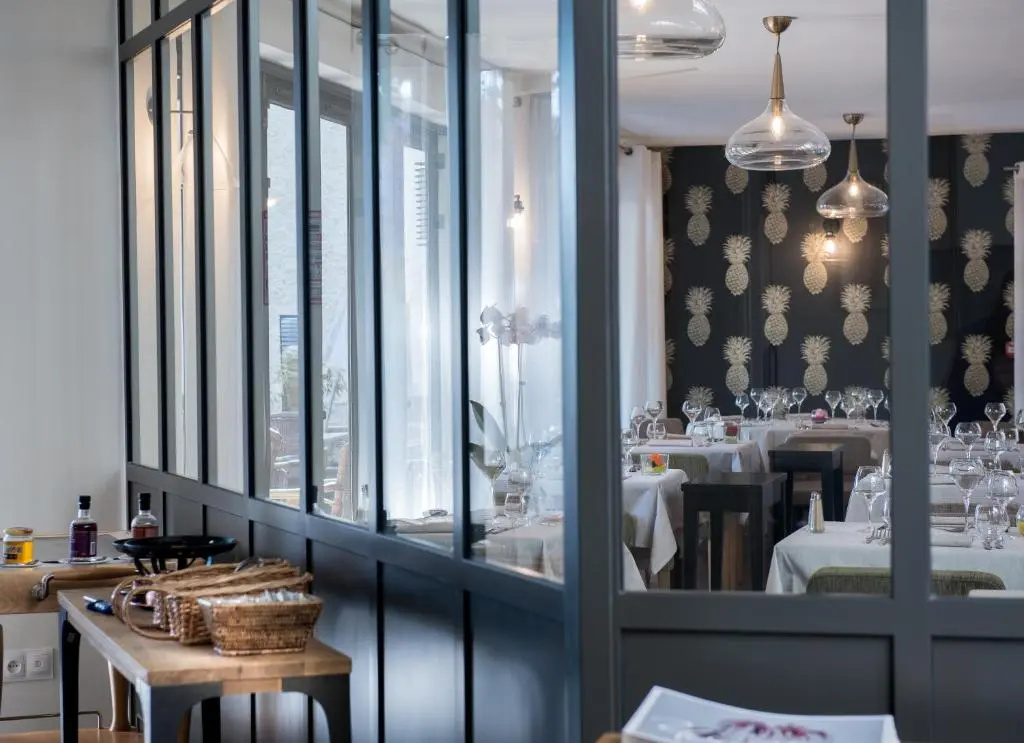 Logis Hôtel Tante Yvonne & son Restaurant semi-gastronomique Lyon Nord - Général