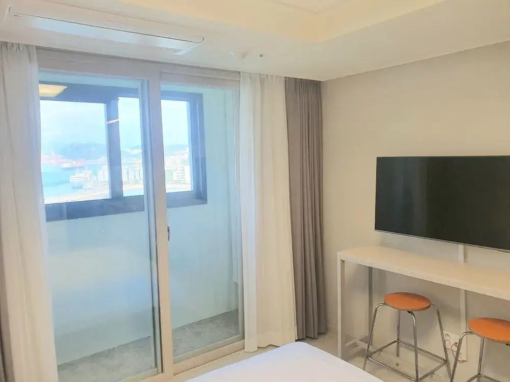 Economy room