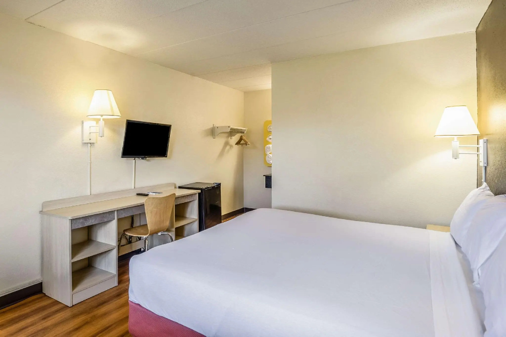 Standard Double room (full double bed)