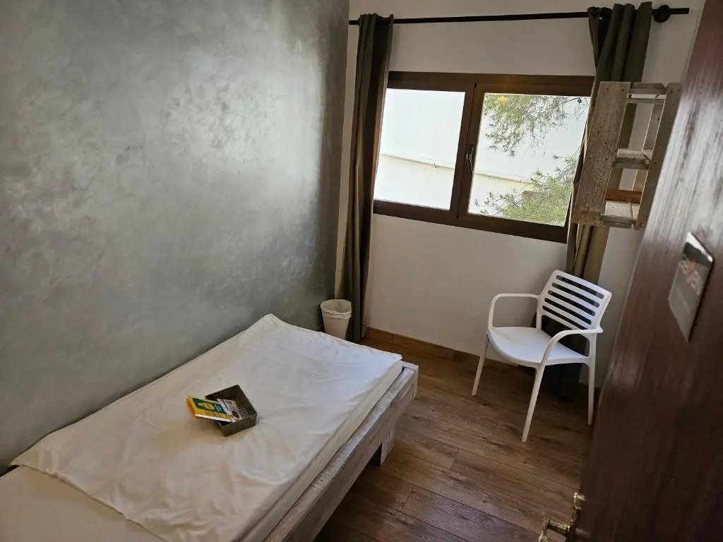 Economy room