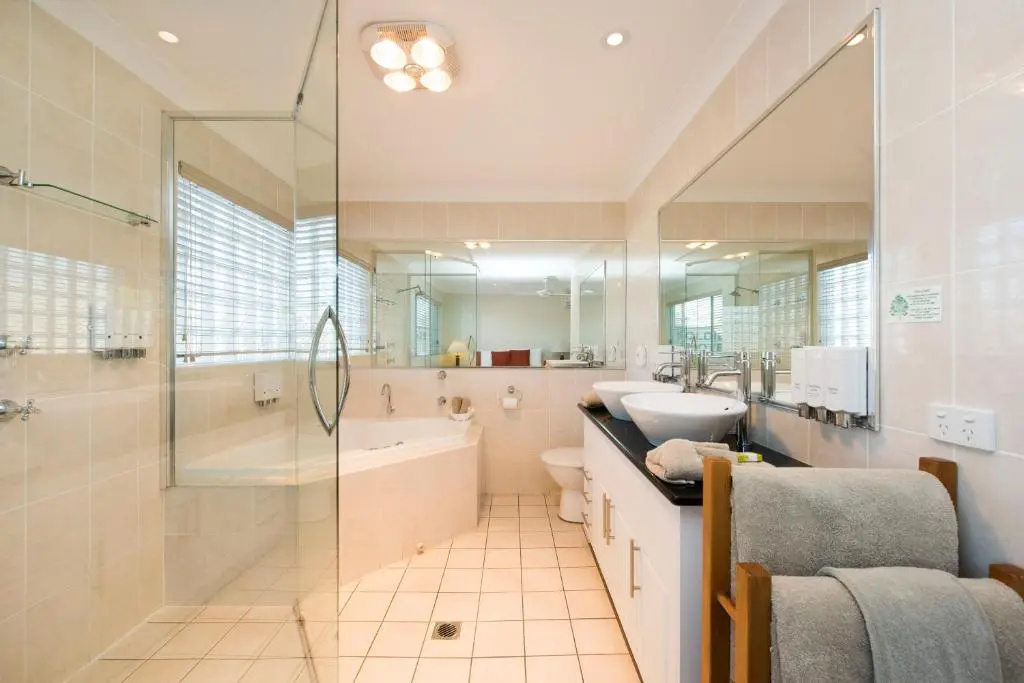 Deluxe Double room (full double bed)