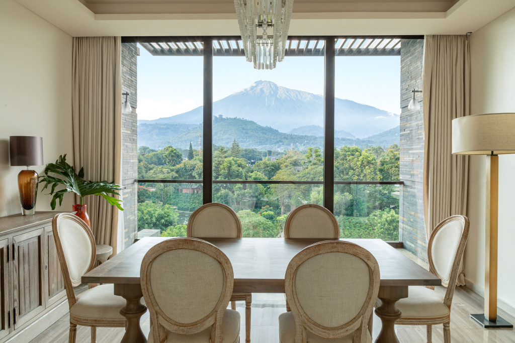 2 Bedrooms Grand RedLevel Suite