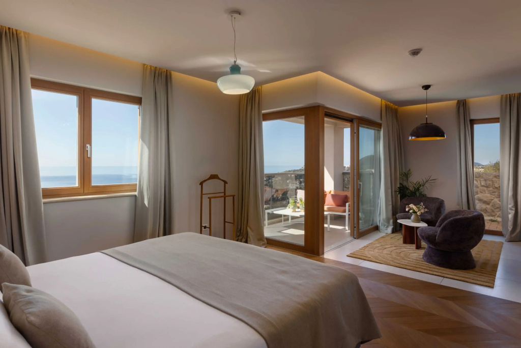 Suite with balcony