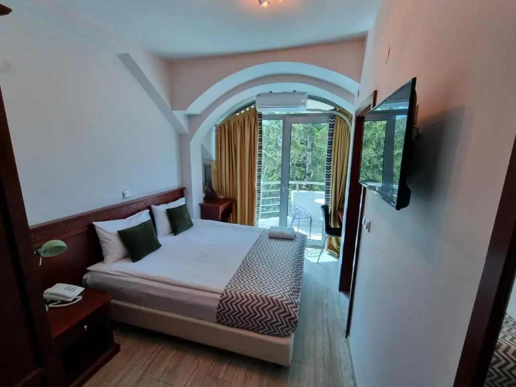 Standard Double room with balcony (full double bed)