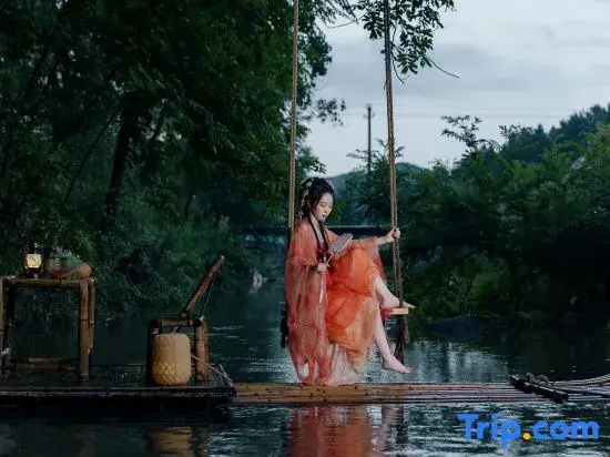 Anji Qixin Stream Swing Valley Villa Hot Spring Family Retreat