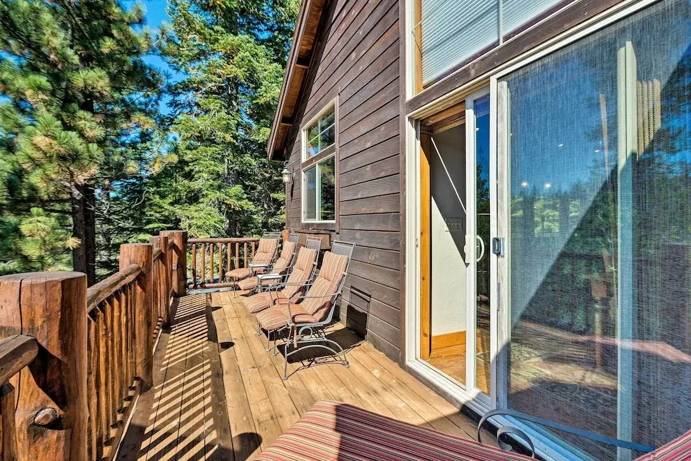 Truckee Escape w/ Hot Tub Near Ski Resorts