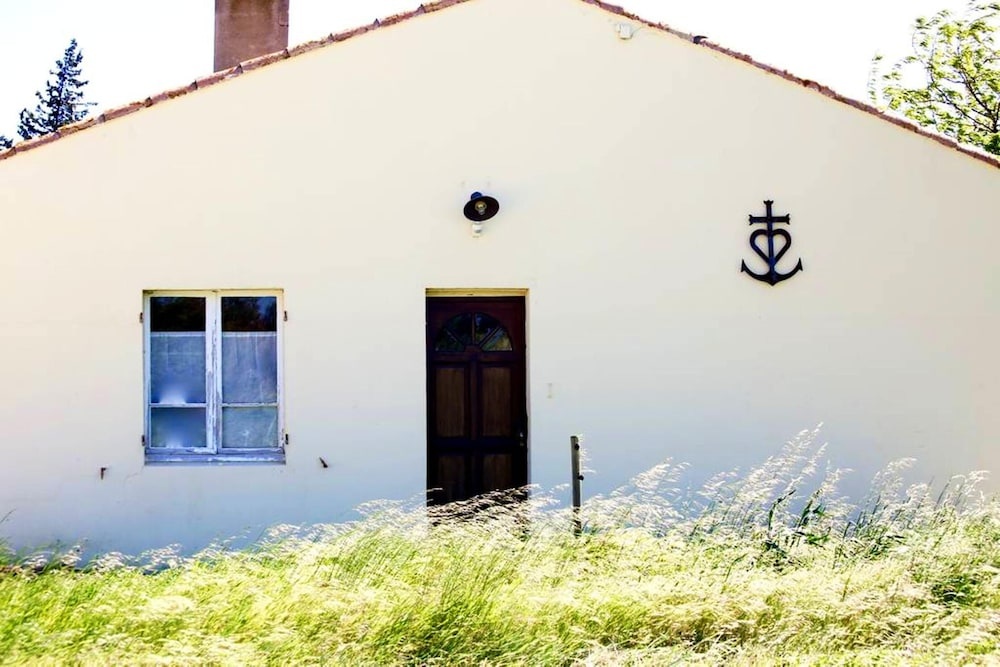 House With 2 Bedrooms in Saint-gilles, With Pool Access, Enclosed Gard