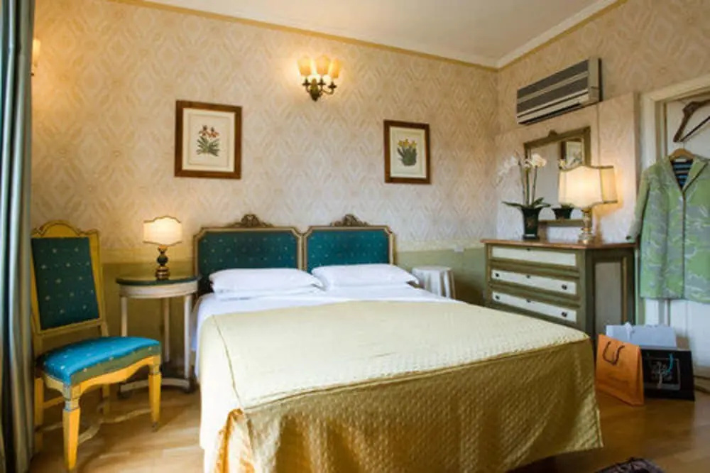 Superior Double room (full double bed)