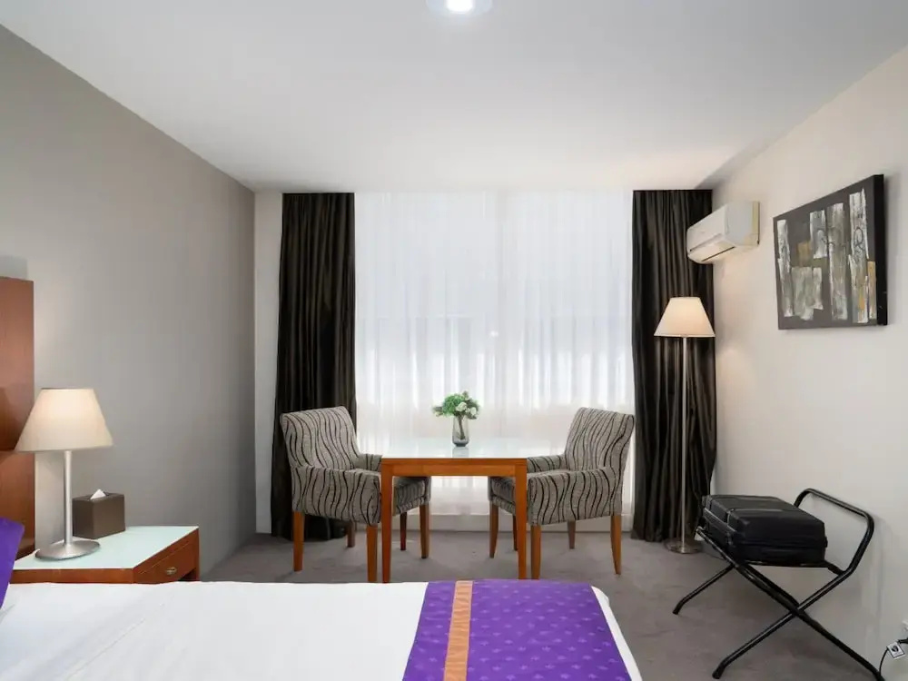 Park Regis Griffin Suites - Chambres